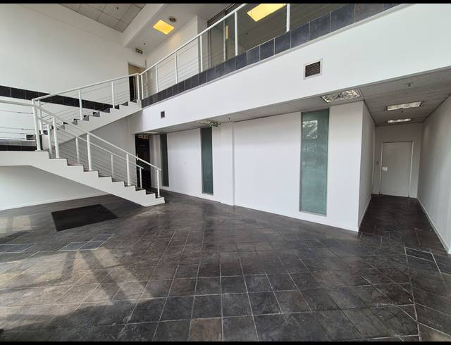 4,286M² WAREHOUSE TO LET IN LONGMEADOW